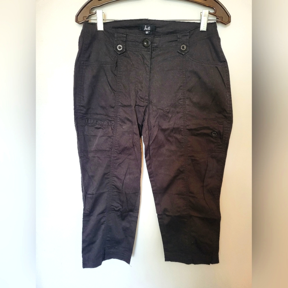 💥4 for $30💥 Juli black capri cargo pockets size 6